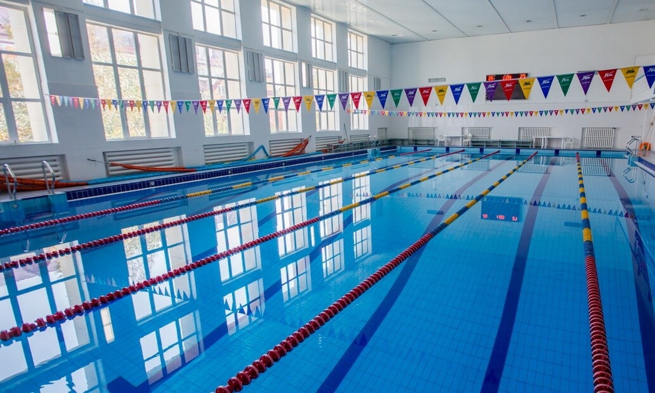 Оснащение бассейна для плавания: ключевые элементы современной инфраструктуры