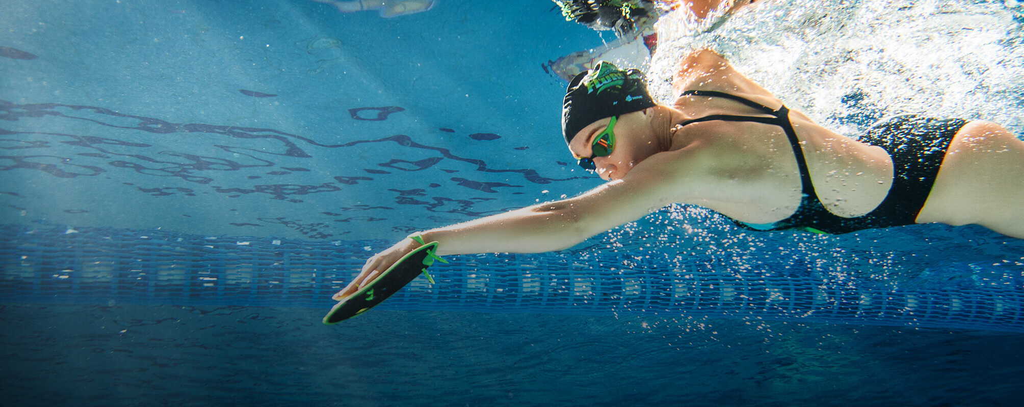Преимущества использования лопаток для плавания