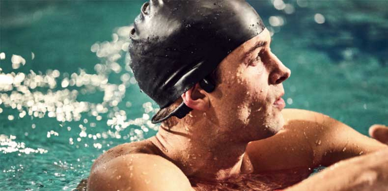 Наслаждайтесь тренировками в бассейне с музыкой