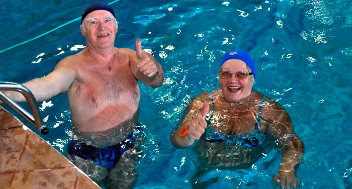 занятие плаванием для пожилых польза